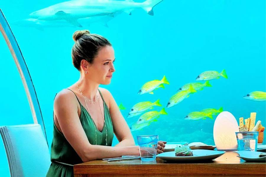 Where can you find the underwater restaurant featured in Love in the Maldives